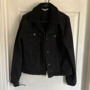DISTRESSED BLACK JEAN JACKET